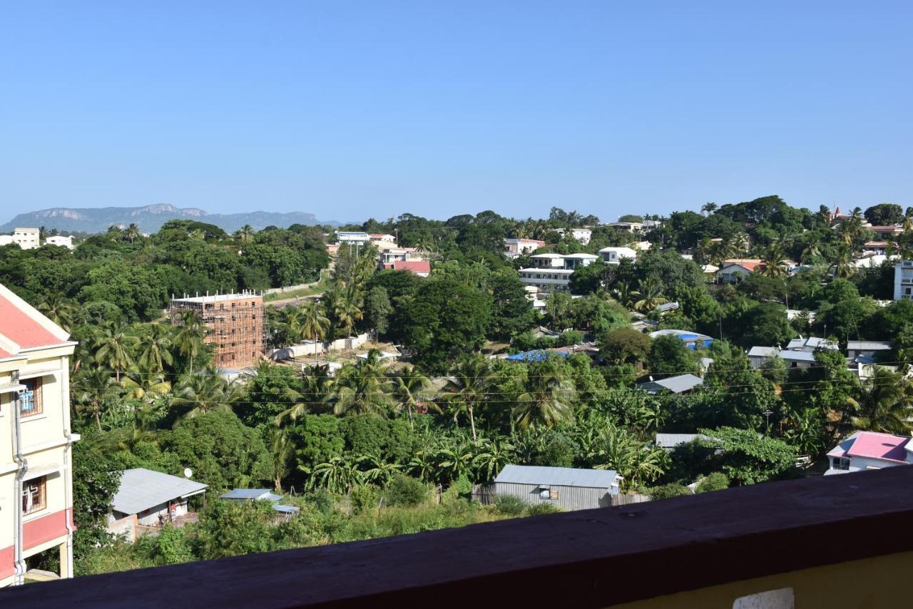 Centre Lucien Botovasoa Bed & Breakfast Antsiranana Exterior foto