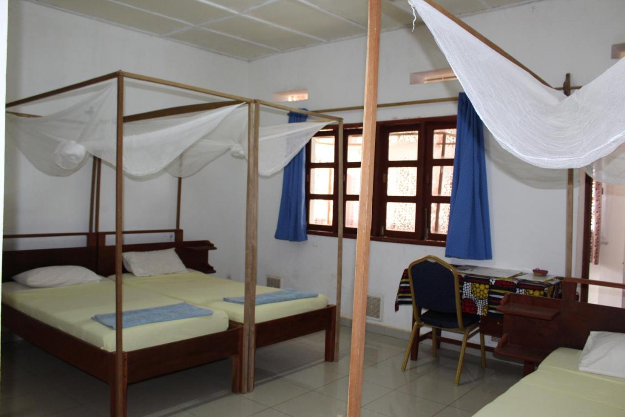 Centre Lucien Botovasoa Bed & Breakfast Antsiranana Exterior foto